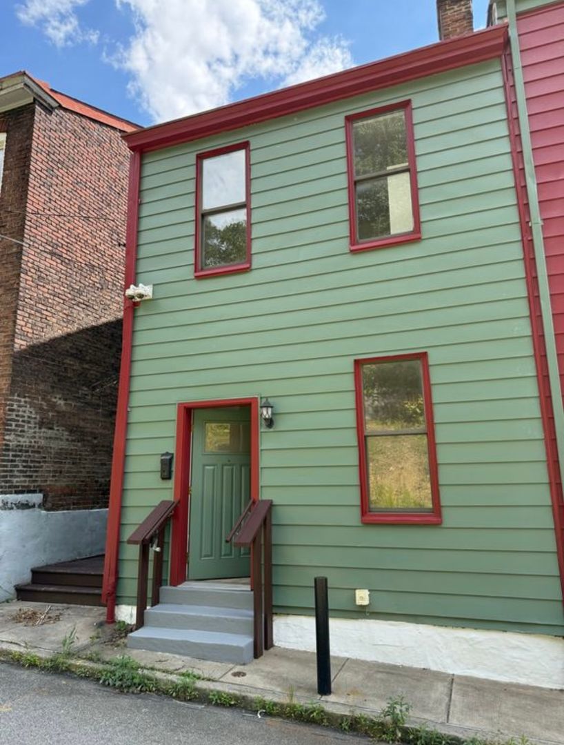 Pittsburgh House: 939 lamont ave