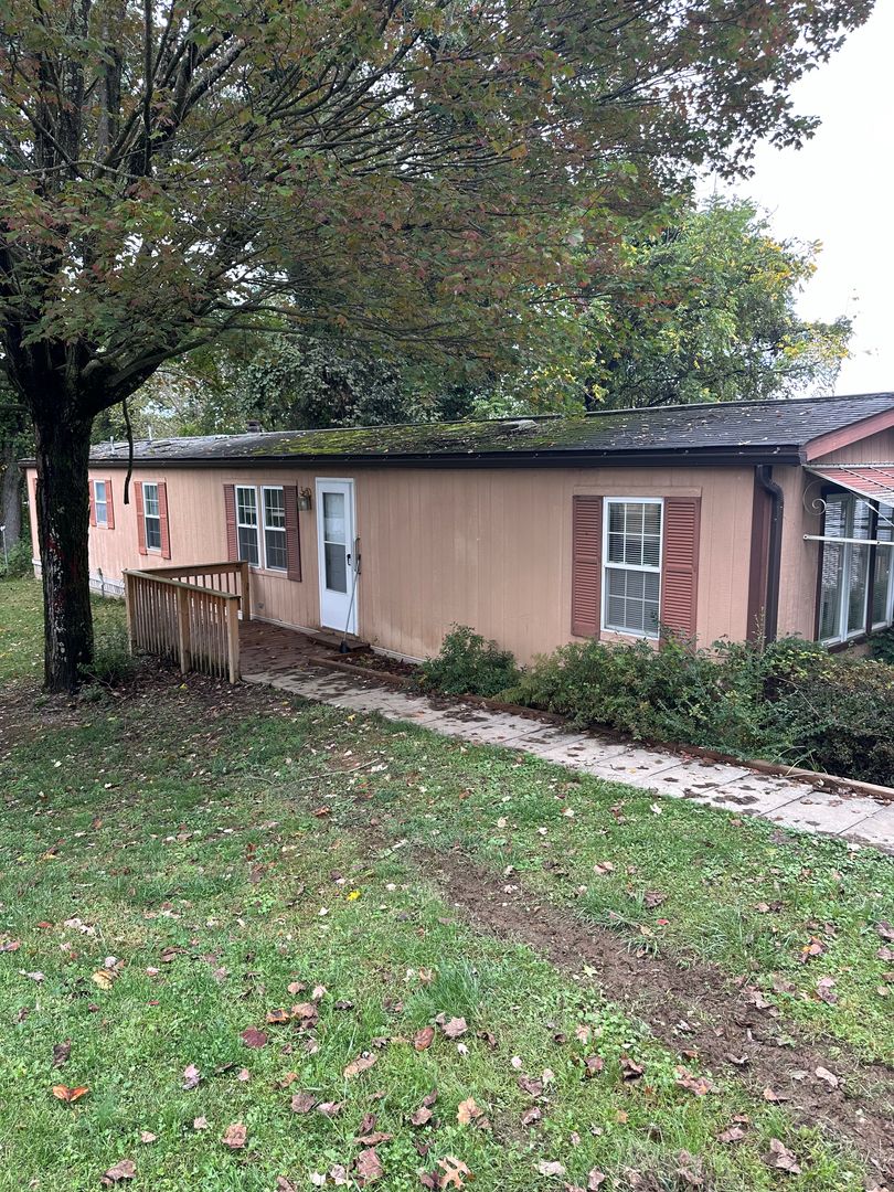 Murrysville Apartment: 4200 Holiday hills LN