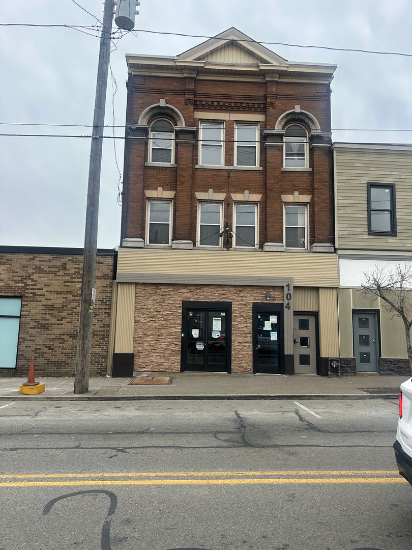 Pittsburgh Apartment: 104 Brownsville Rd