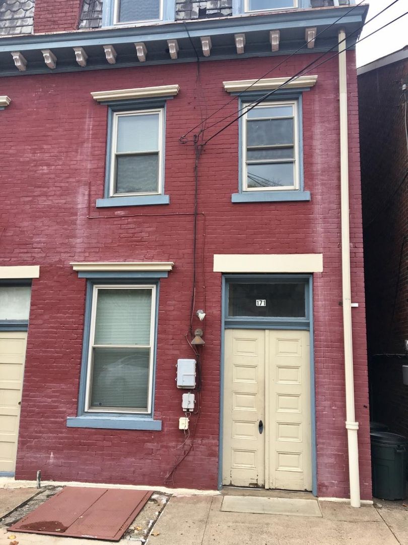 Pittsburgh House: 171 s 17th st