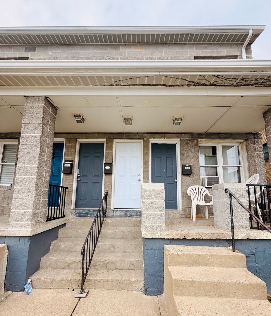 Pittsburgh House: 450 1/2 Augusta St