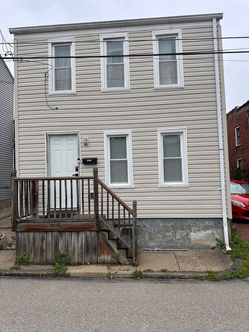 Pittsburgh Apartment: 1927 Fox Way