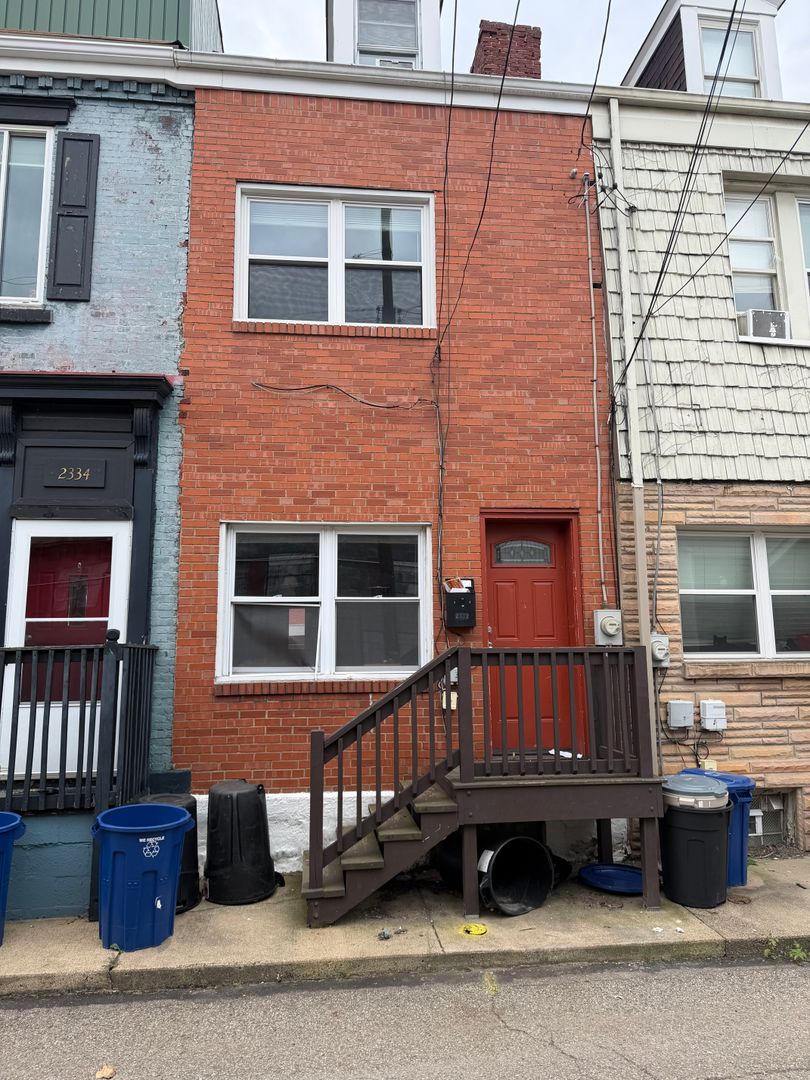 Pittsburgh House: 2332 Fox way