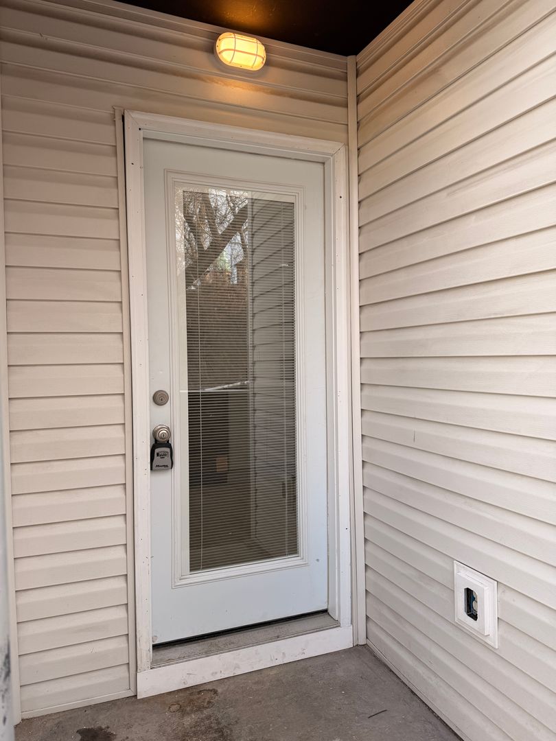 Pittsburgh Apartment: 2518 Leticoe