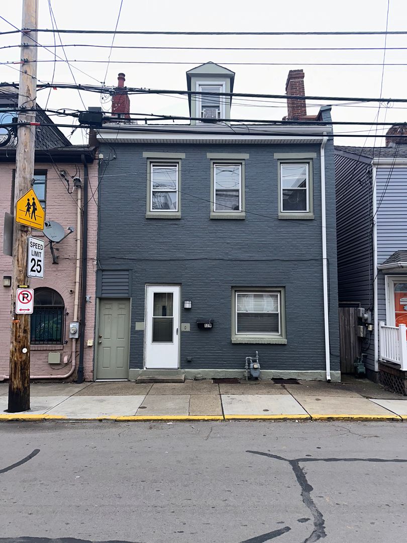 Pittsburgh House: 119 s 17th st