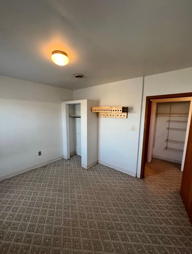 Pittsburgh Apartment: 2017 E carson st