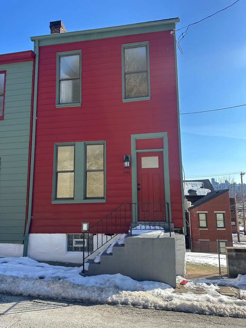 Pittsburgh House: 941 lamont st