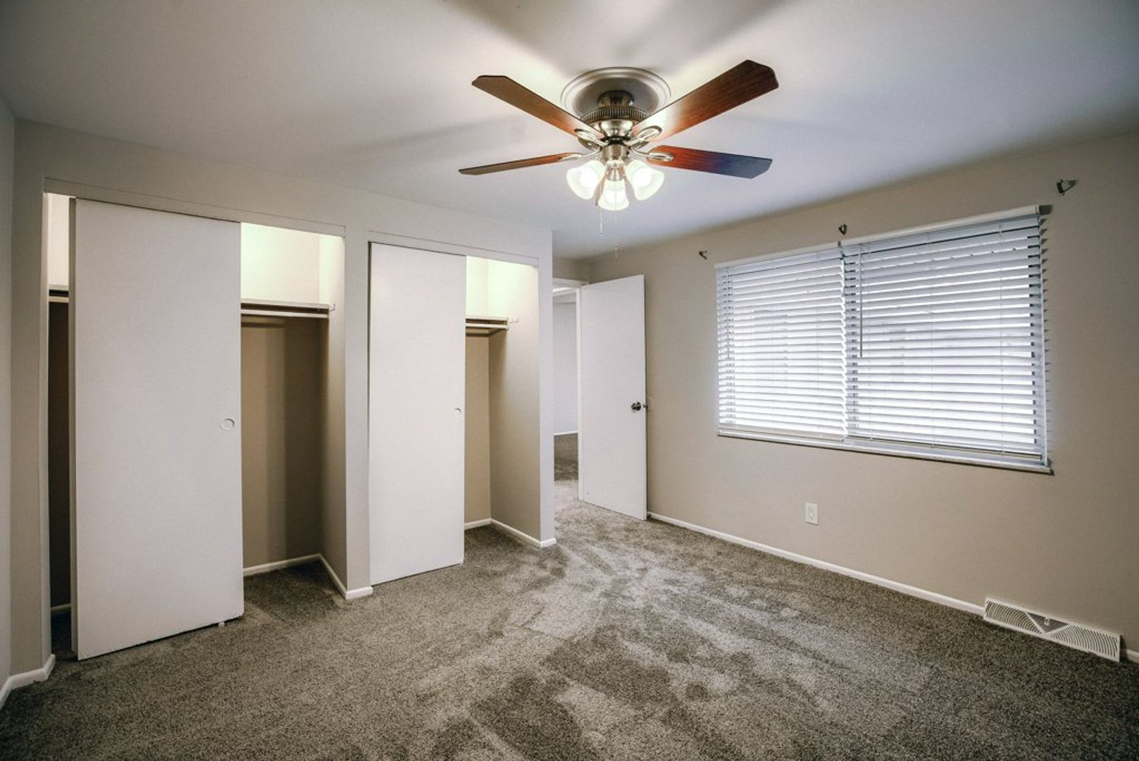 Columbus Townhome: 280 Barkley Pl W