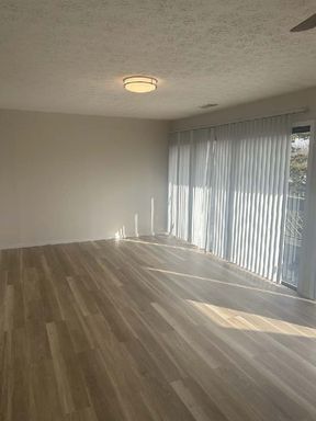 2-Bedroom Garden-Style Home! – photo 1