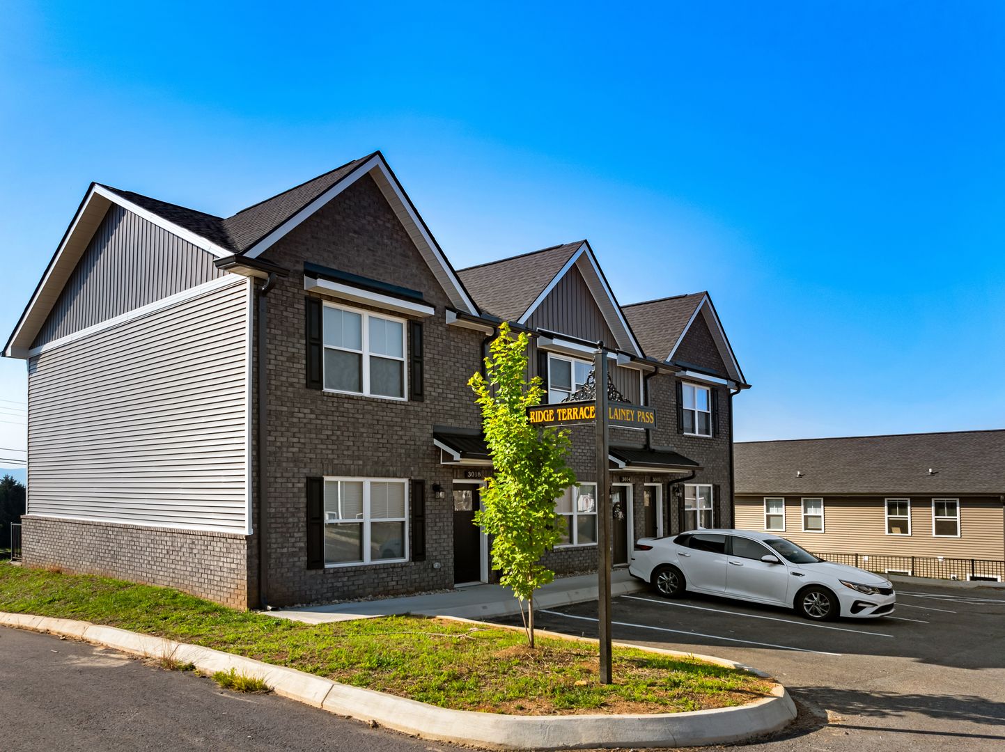 Dandridge Apartment: 2005-2113 Timberlie Way, 3010-3034 Lainey Pass, 1005-1060 Bailee Ct