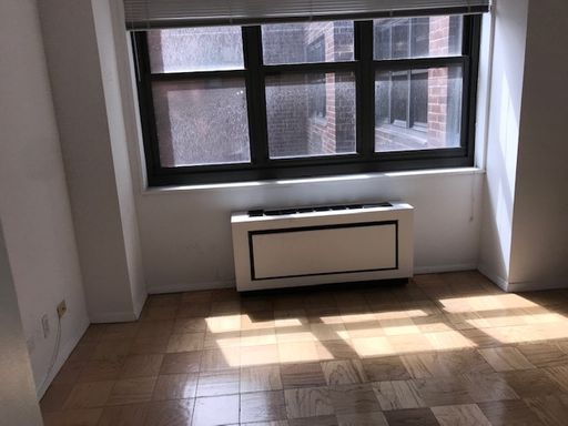 One bedroom – photo 1