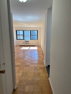 Studio Apartment – 330 East 46th Street, 10C, New York, NY 10017