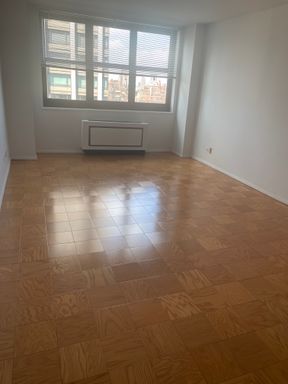 One bedroom – photo 1