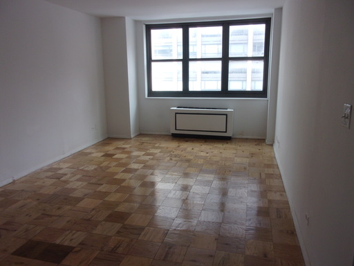 1 Bed 1 Bath Rental at 200 East 72ND Street, 6J, New York, NY – photo 1