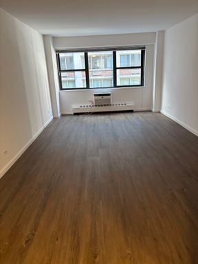 Studio 1 Bath Apartment at 330 East 46th Street, 5T, New York, NY – photo 1