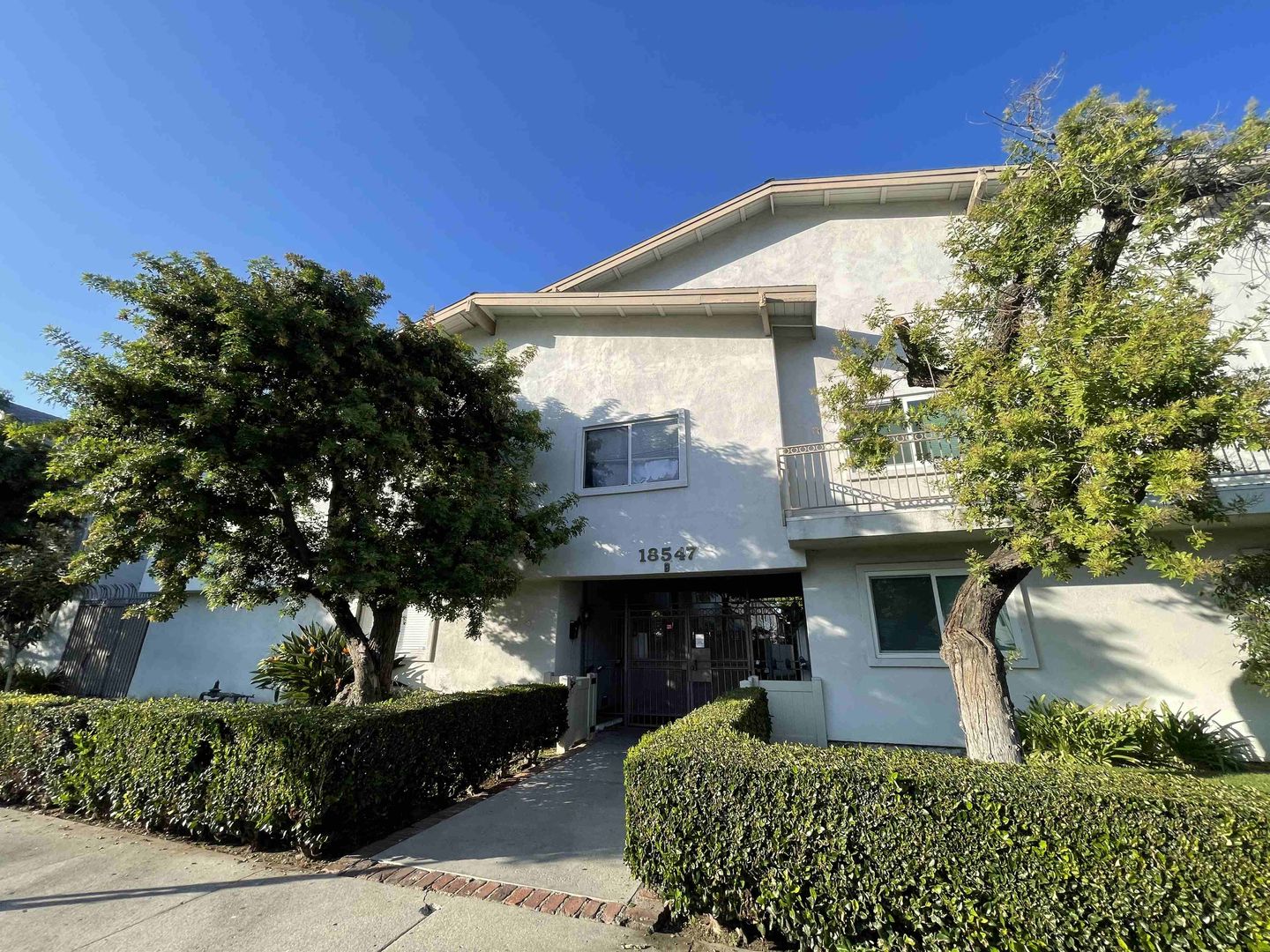 Tarzana Condo: 18547 Collins St. Unit B33