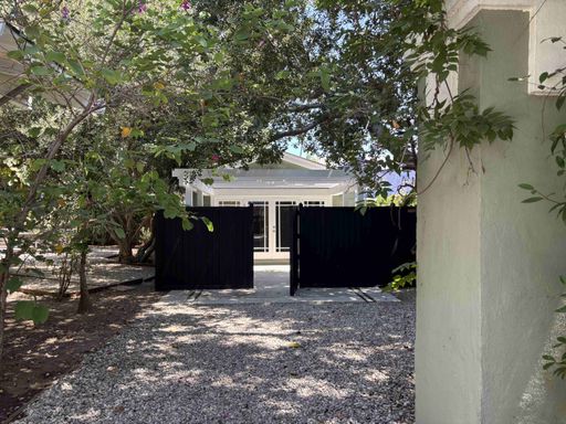 BRAND NEW DETACHED ADU IN IDEAL HOLLYWOOD LOCATION! – photo 1