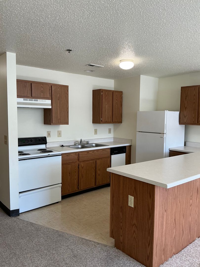 Milwaukee Apartment: 1858 N. Commerce Street