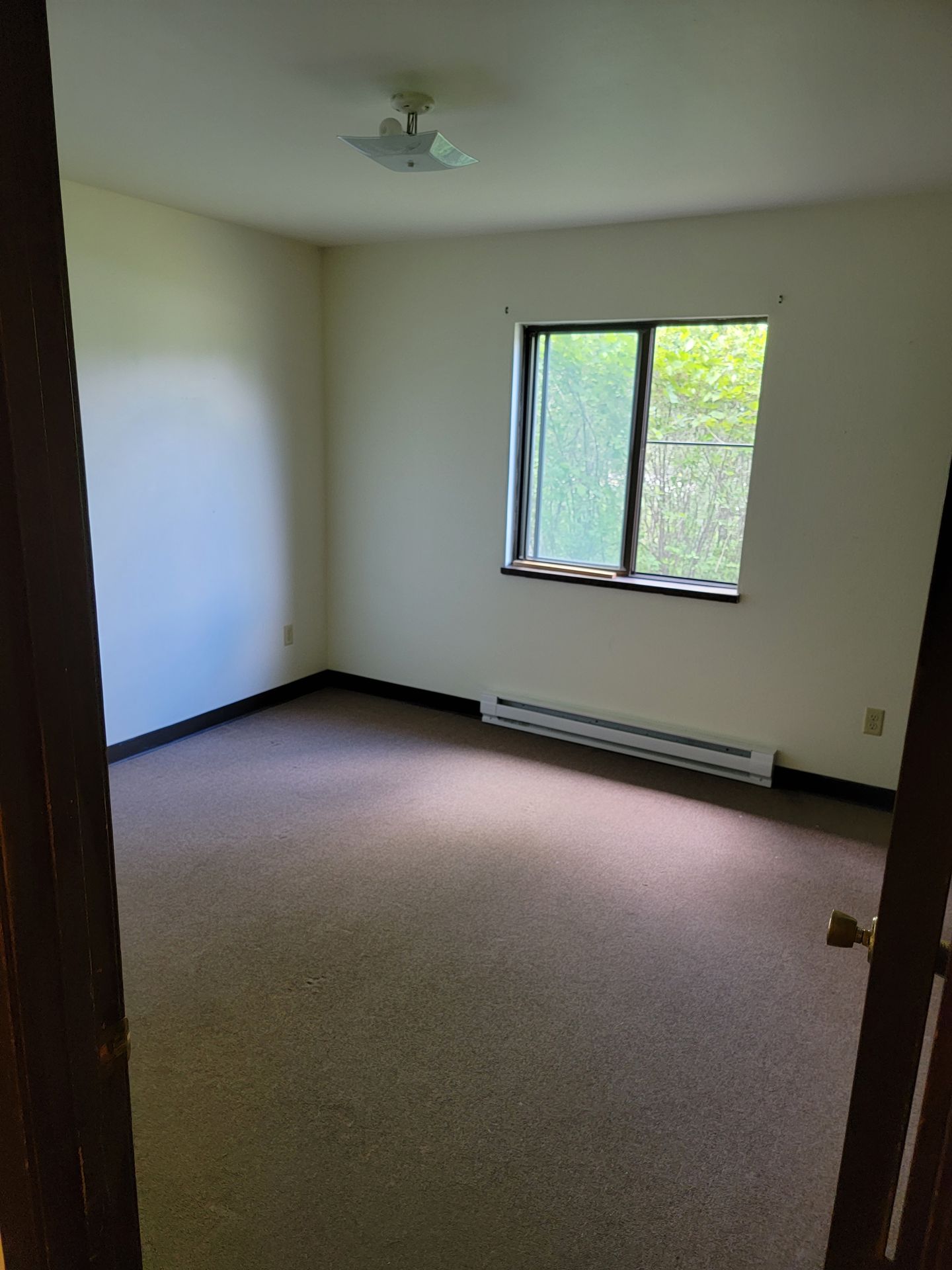 Marinette Apartment: 3415 Cleveland Ave