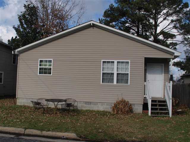 Elizabeth City House: 704 Laurel Ave