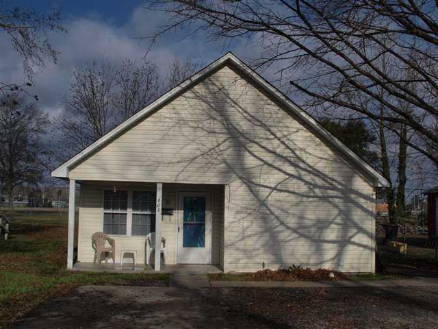 Elizabeth City House: 808 Ray St