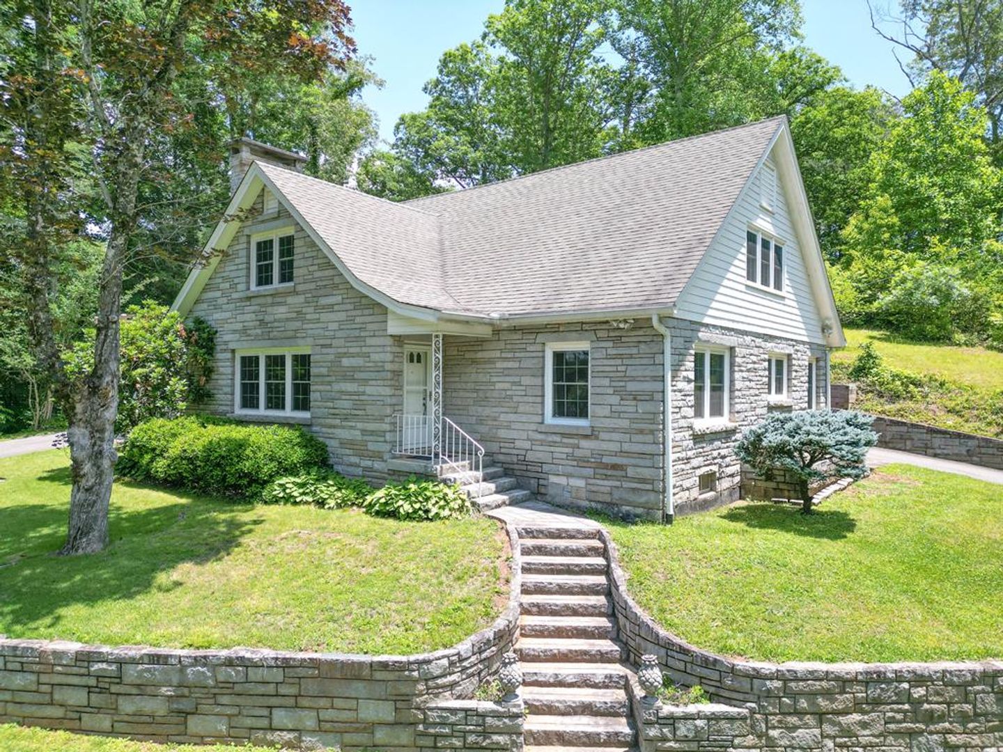 Murphy House: 173 Mooreland Heights