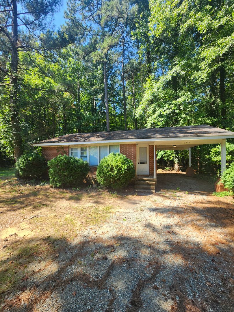 Chapel Hill House: 106 Taylor Street