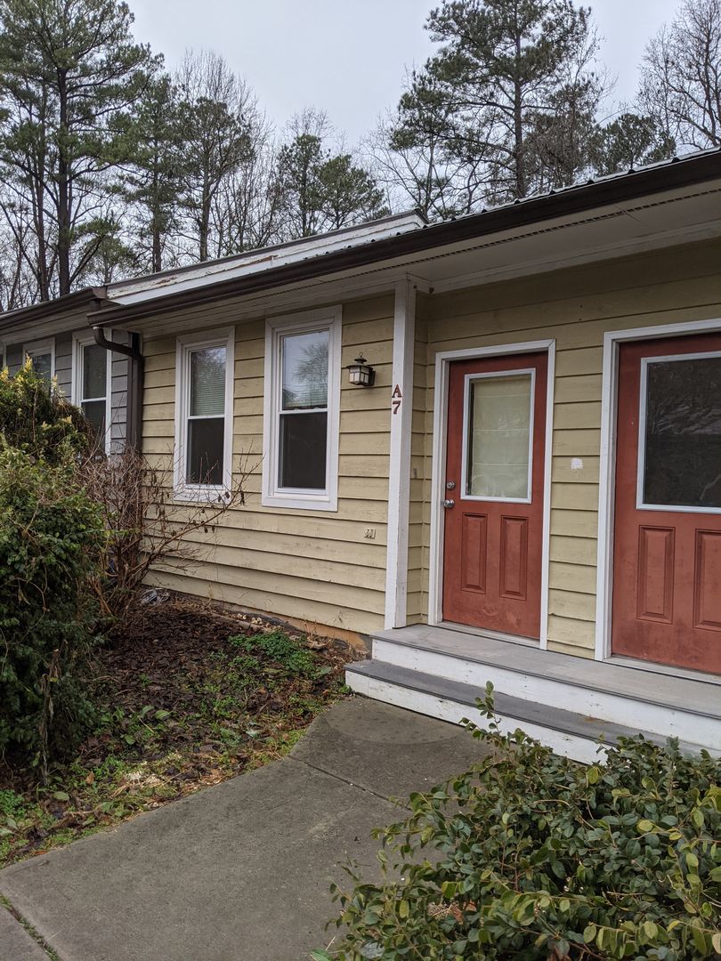 Carrboro Apartment: 200 Crest Street