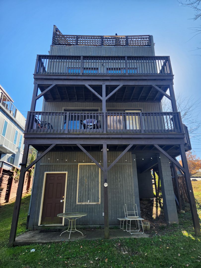 Chapel Hill House: 310 McMasters Street