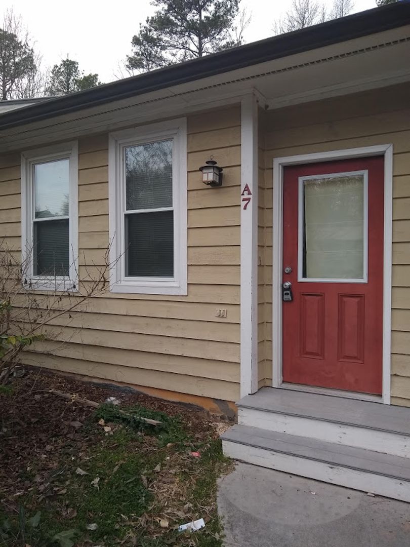 Carrboro Apartment: 200 Crest Street