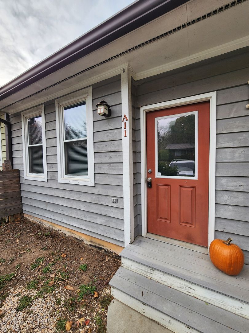 Carrboro Apartment: 200 Crest Street