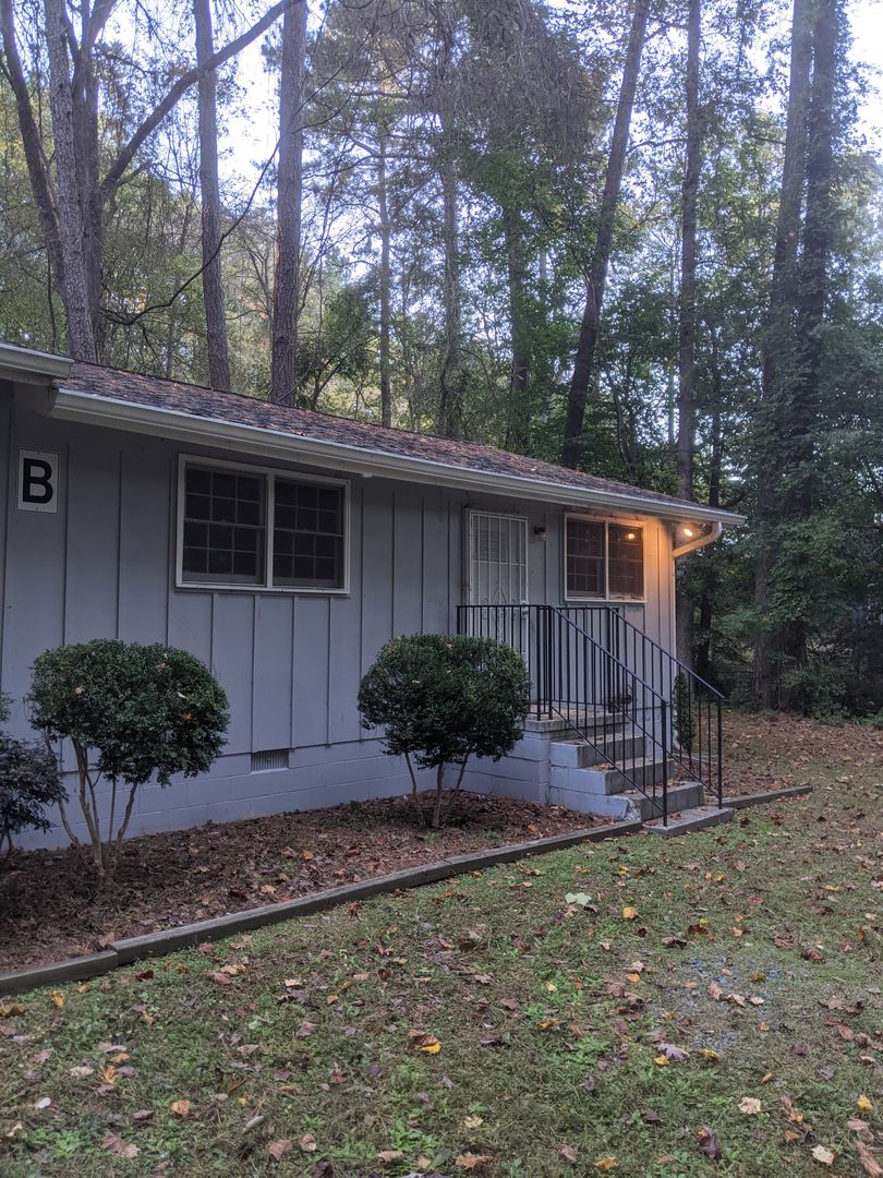 Chapel Hill House: 529 Hillsborough Street #B1