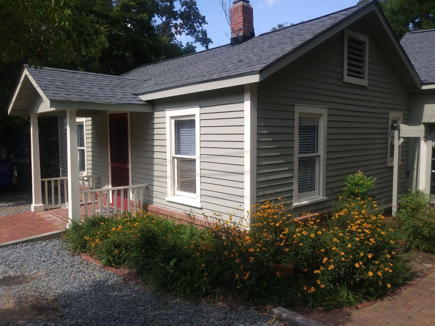 Chapel Hill House: 204 Cottage Lane