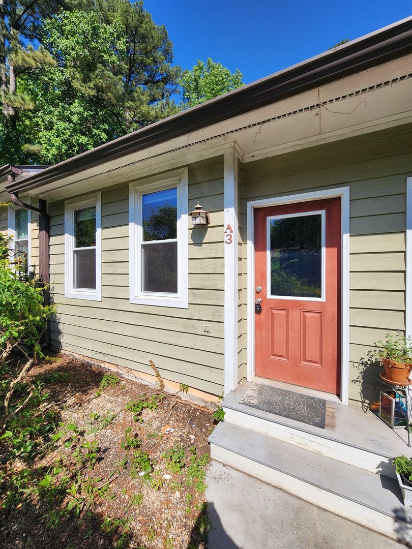 Carrboro Apartment: 200 Crest Street