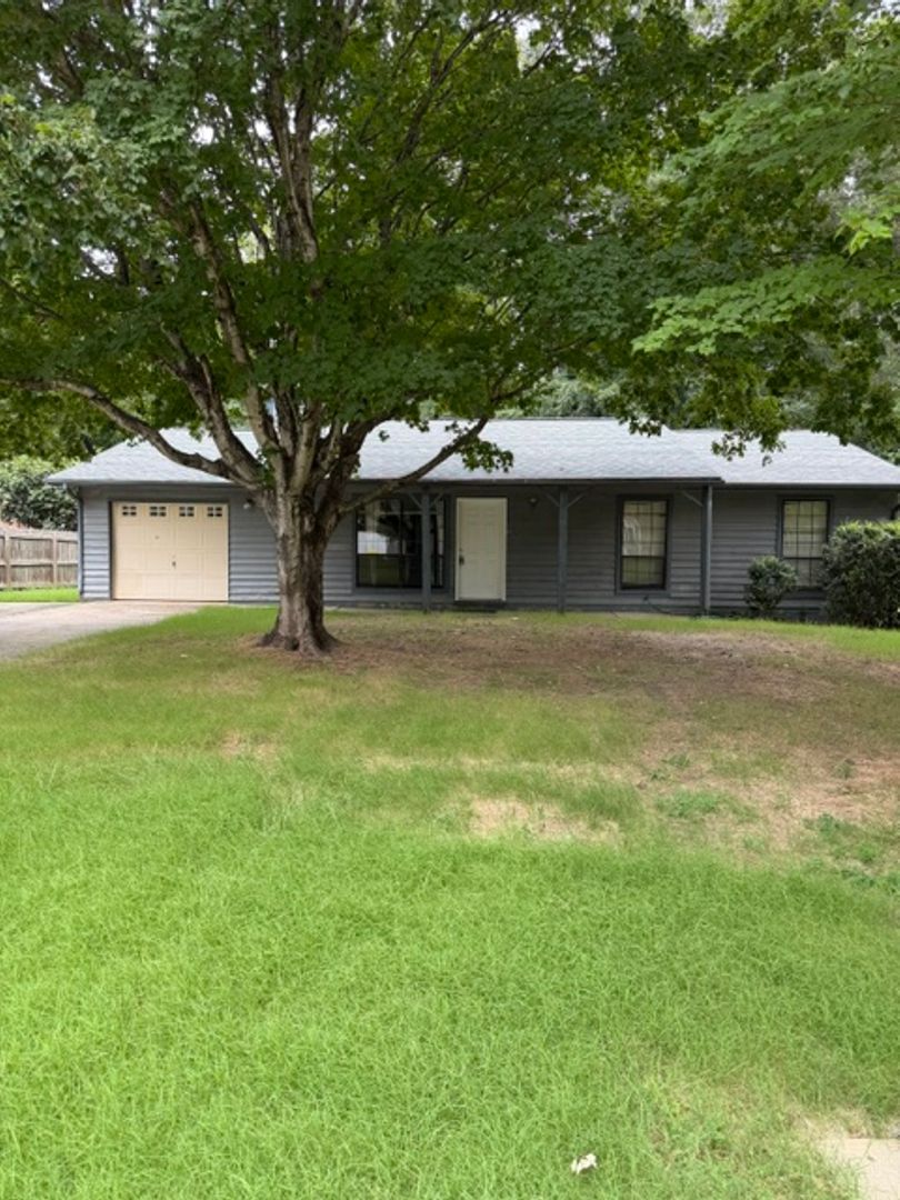 Charlotte House: 6702 Woodthrush Dr