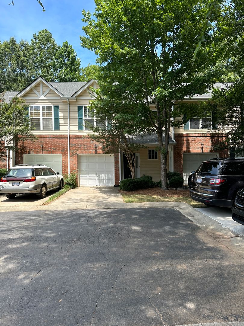 Charlotte Townhome: 17071 Commons Creek Drive