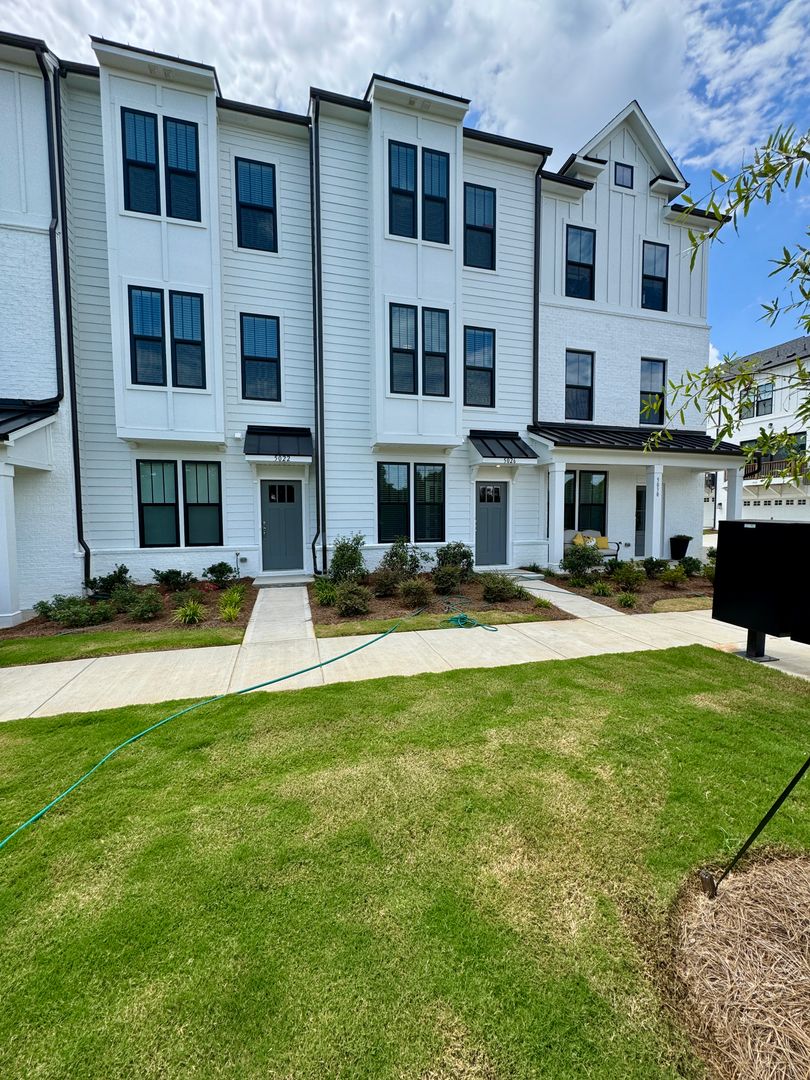 Charlotte Townhome: 5026 Layman Dr(Alexander Providence Townhomes)