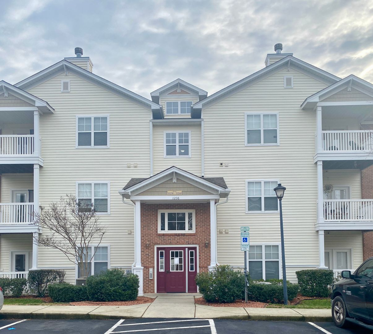 Charlotte Condo: 11242 Hyde Pointe Court