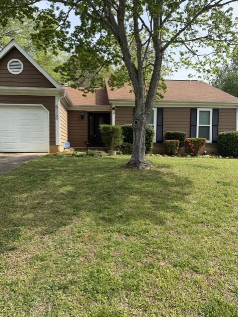 Charlotte House: 8712 Brookstead Dr