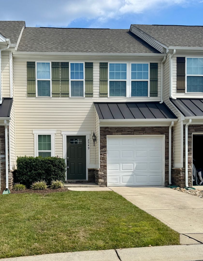 Charlotte Townhome: 2549 Silverthorn Drive