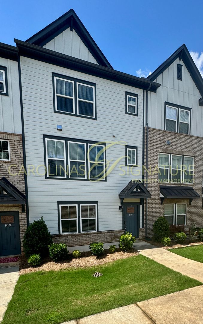 Charlotte Townhome: 14112 Loyola Ridge Dr(Elm at Stonecrest)