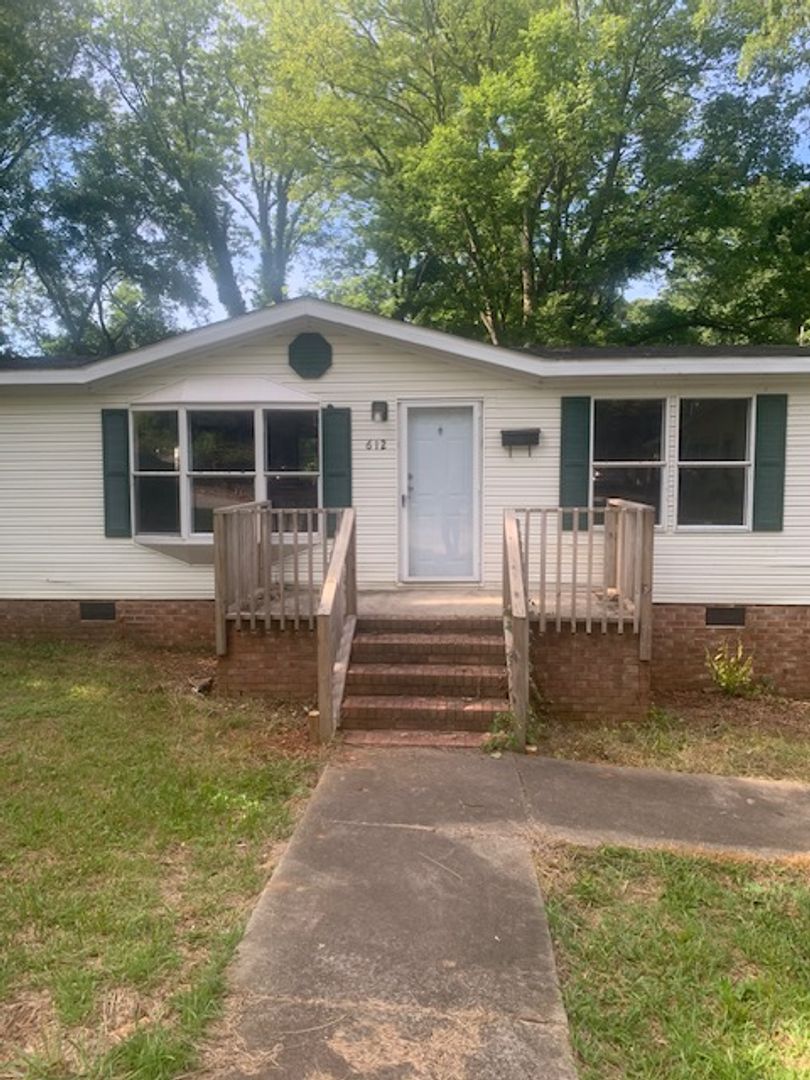 Gaffney House: 612 Broad St
