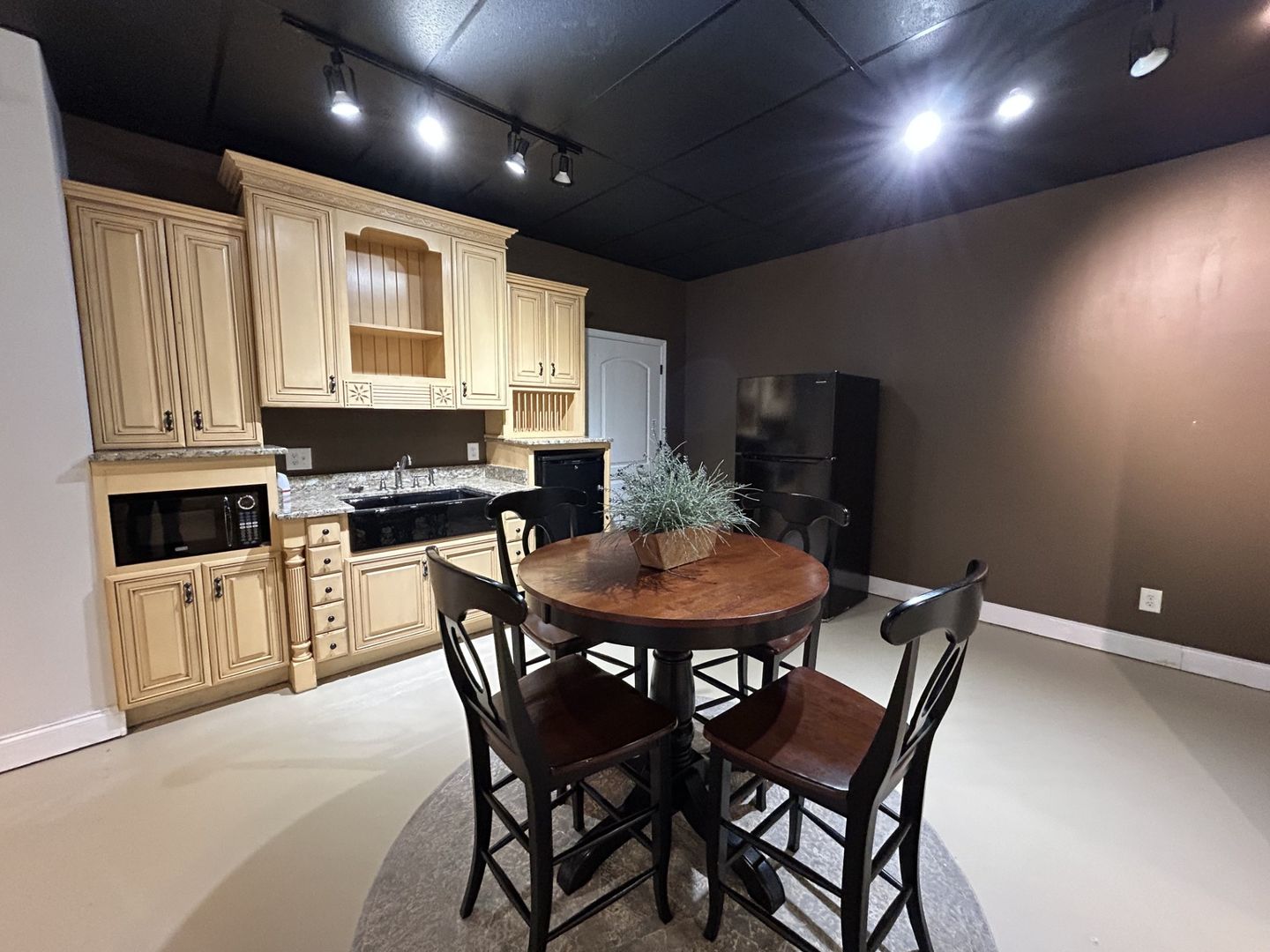 Greer House: 128 Burlwood Court