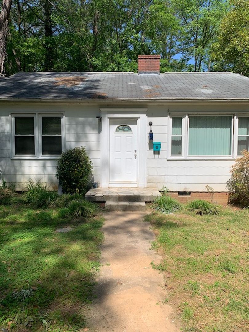 Spartanburg House: 114 Rosemary Rd