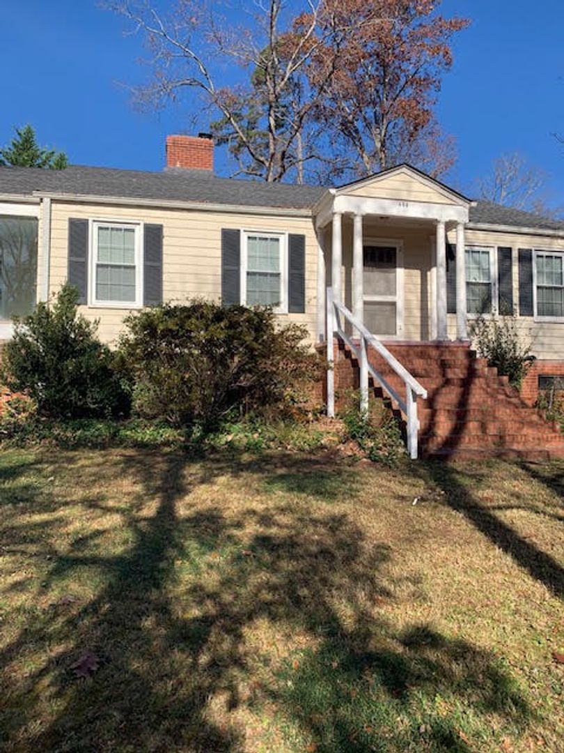 Spartanburg House: 444 East Park Drive