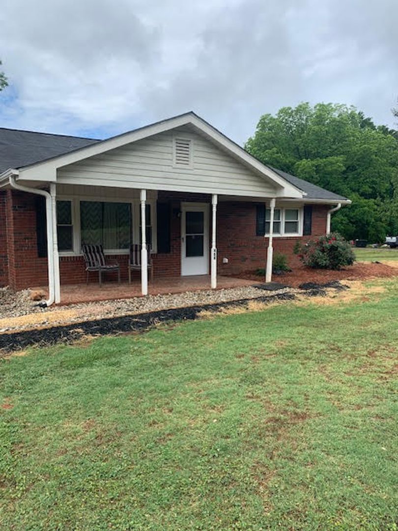 Spartanburg House: 468 Burns Road