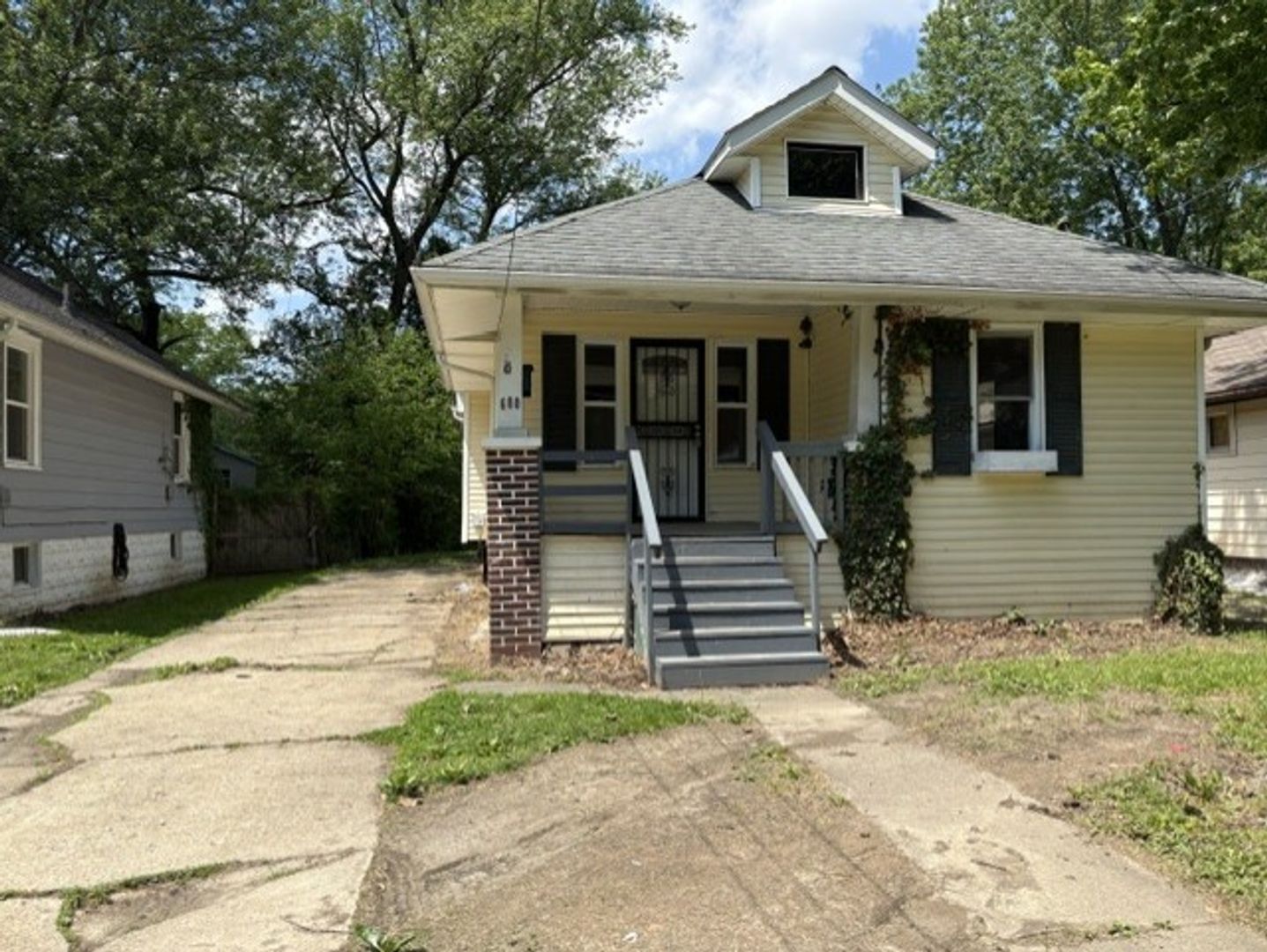 Akron House: 680 Grifton Ave