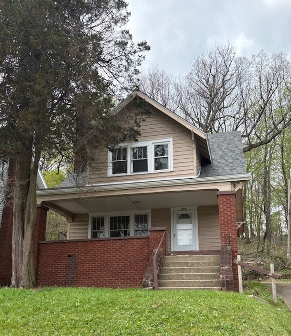 Akron House: 378 Trigonia Dr
