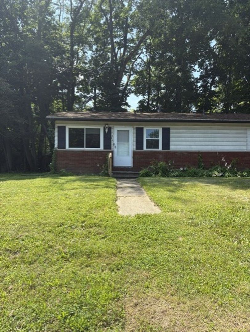 Akron House: 1382 Bellevue Ave