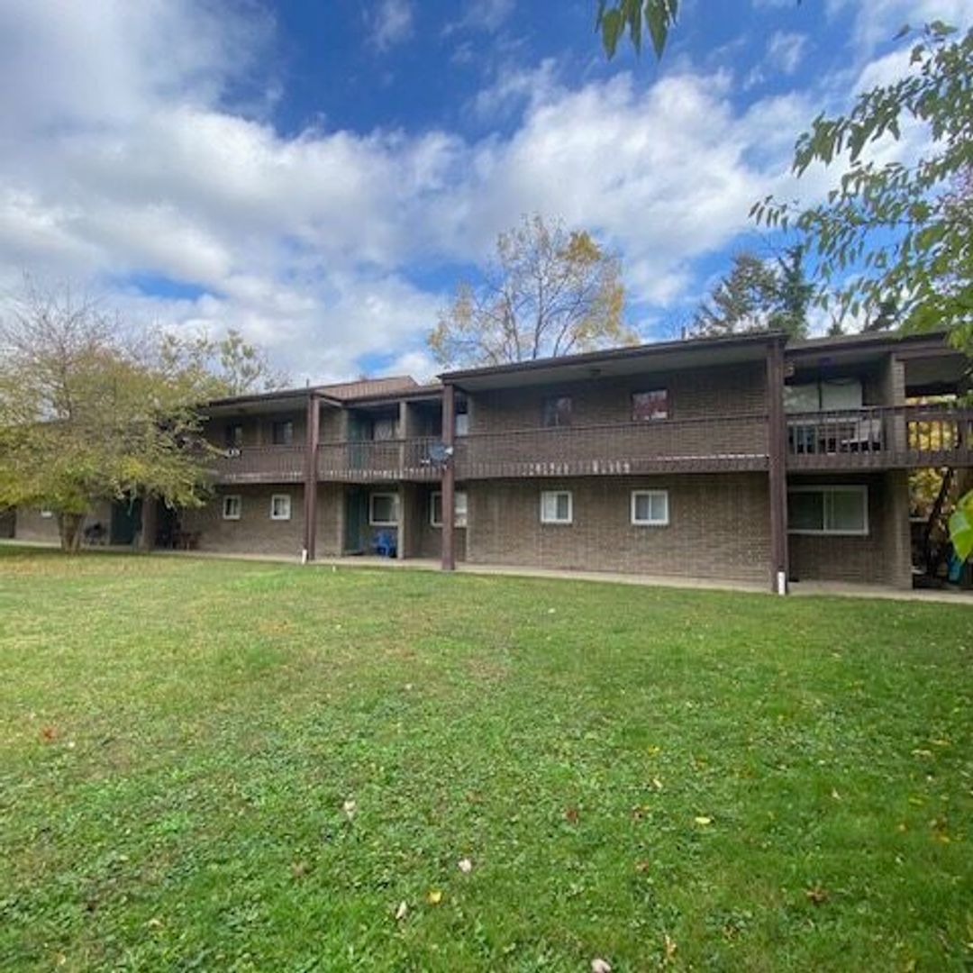 Akron Apartment: 335 The Brooklands